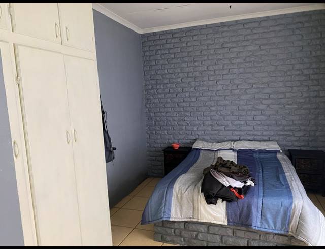 6 BEDROOM HOUSE FOR SALE IN GROOTVALY
